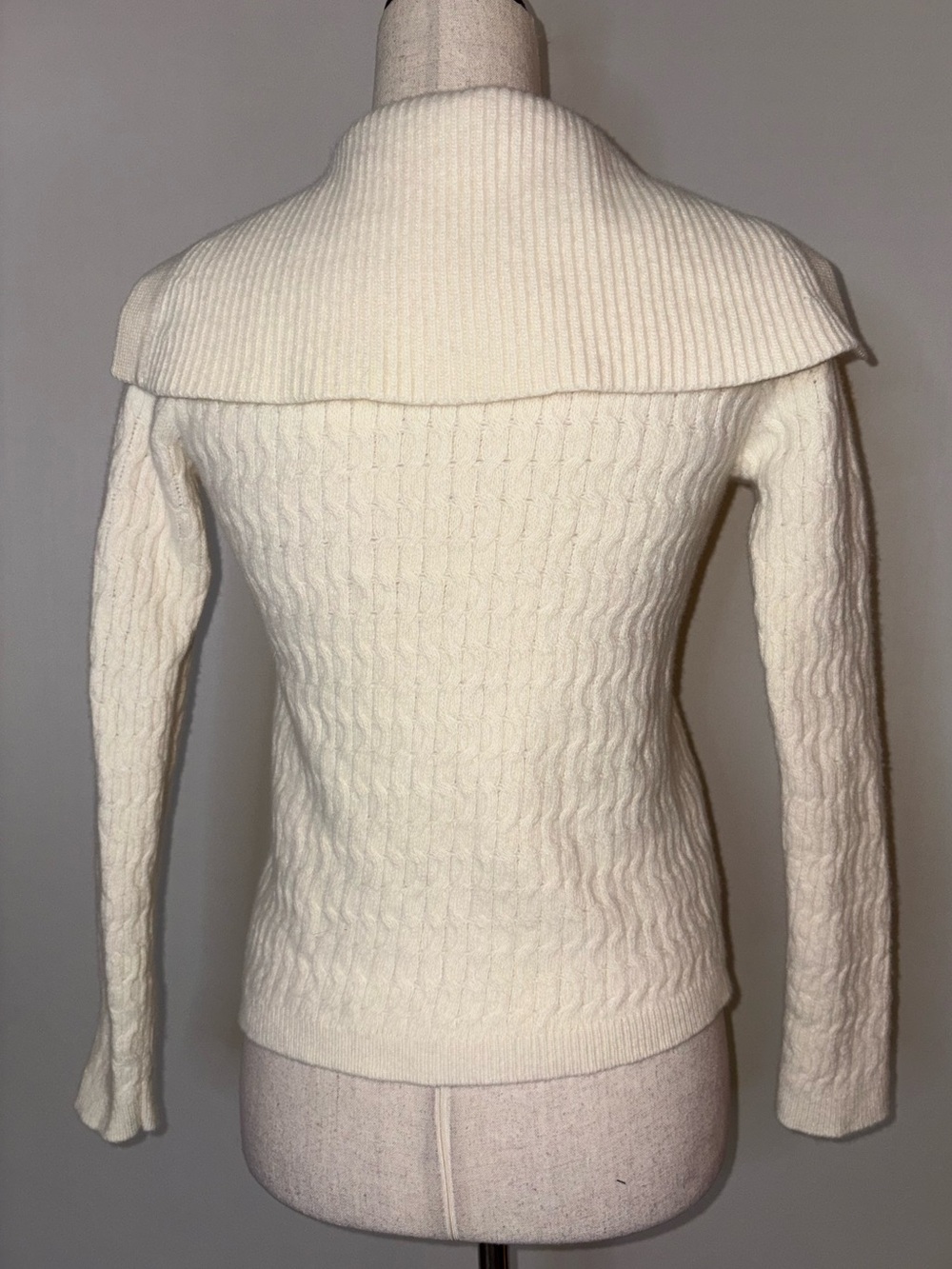 Theory Classic Cream Cable-Knit V-Neck Wool Cashmere Sweater Size Small - Picture 2 of 4